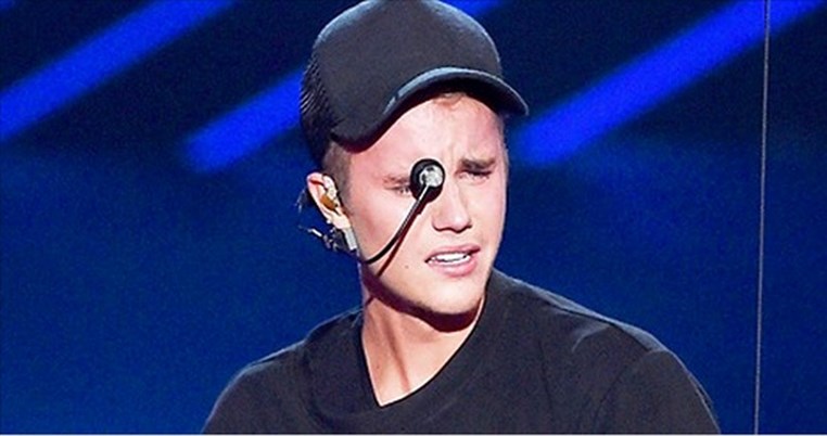 Justin Bieber Cries After What Do You Mean Performance at 2015 VMAs