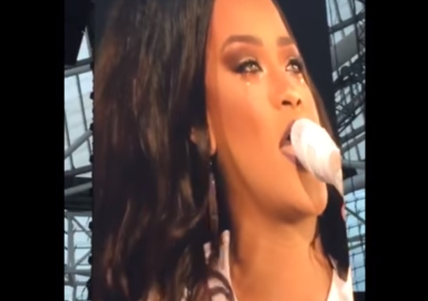 Rihanna Breaks Down in Tears During Dublin Concert