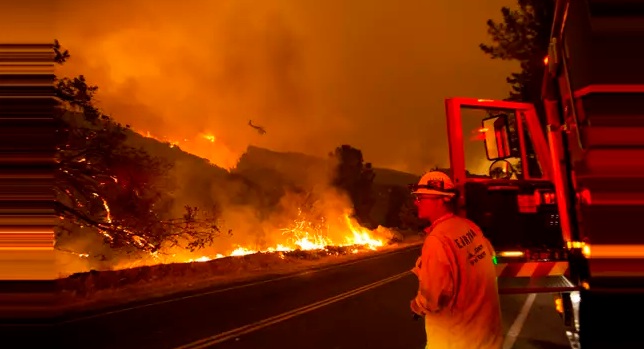 Sky Turns Red As Terrifying Fire Forces Neighbours To Flee In Los Angeles