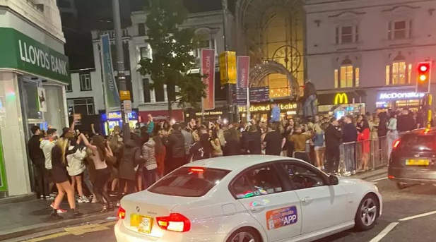  Huge Crowd Gathering On Street of Liverpool After 10pm Curfew Comes Into Place
