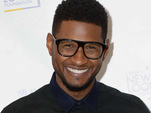 Usher strips NAKED for very explicit selfie