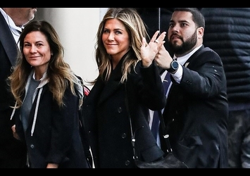 Jennifer Aniston rocks leather pants for Jimmy Kimmel and admits she's been in therapy for years