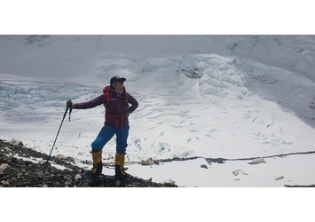 Joyce Azzam was spared falling into an earth crack herself and reached Camp 2 on Mount Everest safely