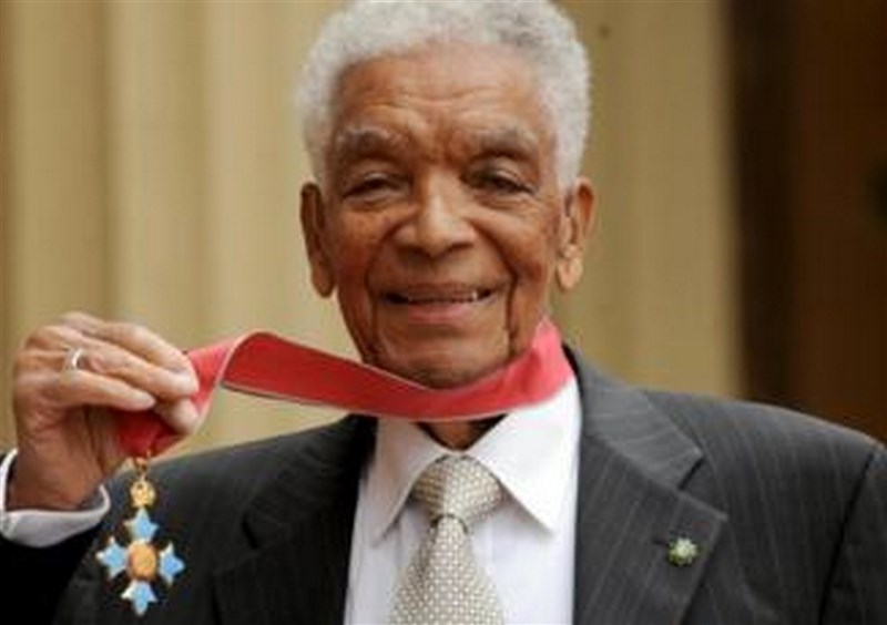 Earl Cameron: British film and TV star actor dies aged 102