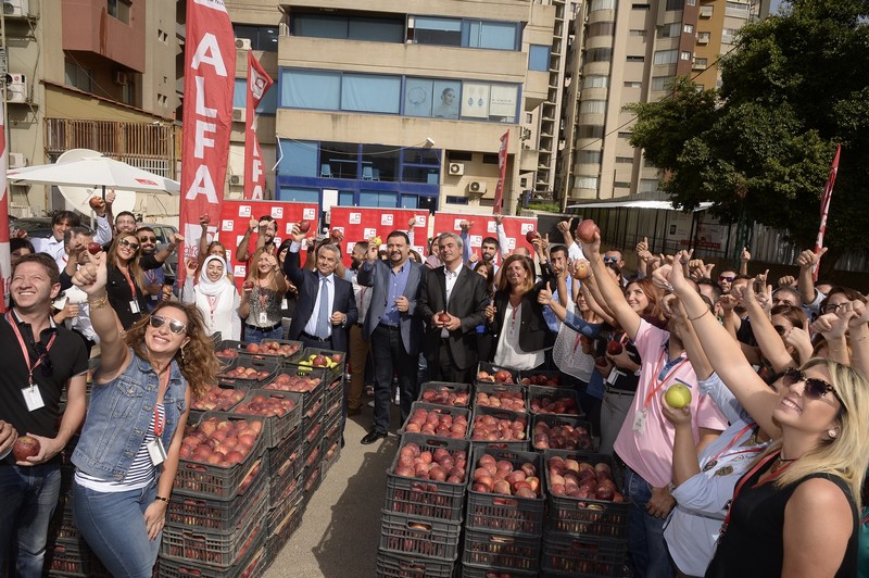 Alfa Pursues its Campaign in Support of Lebanese Farmers by distributing Apples to Staff