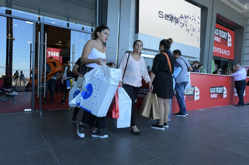 Black Friday Market welcomes summer with discounted prices