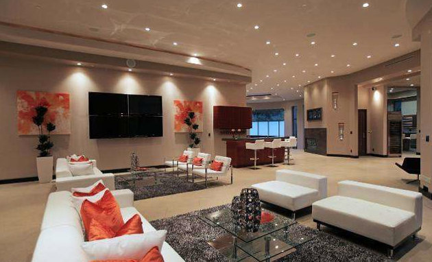 Rihanna puts $15 million California mansion on the market