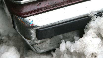 Use Your Cars Floor Mats to Escape from a Icy Road with No Traction