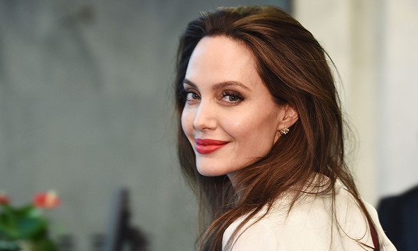 Angelina Jolie makes surprise donation to kids' charity lemonade stand