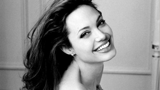 This Angelina Jolie Look-Alike Makes fan freak over resemblance