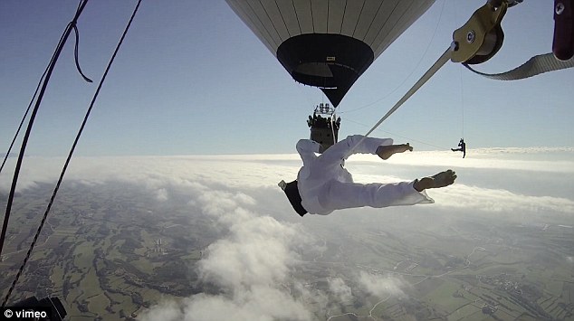 Daredevil tightrope walkers fall after attempting to tread between two hot air balloons 