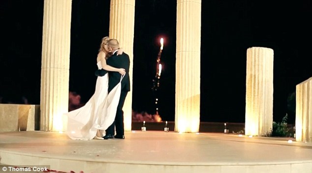 Couple get married on plane