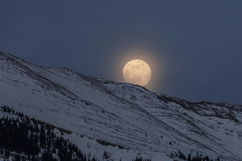 Stunning Full Super Worm Moon Will Appear In The Sky On Sunday