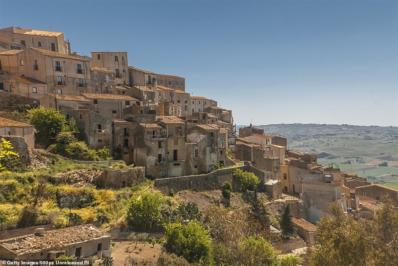 Stunning Town In Sicily Is Selling Off Houses For Just 1 Euro