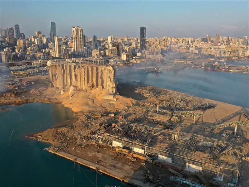  Apocalyptic scenes after explosion rocks city