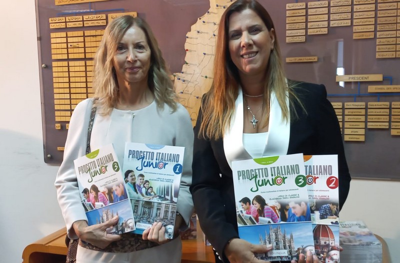 Delivery of books for the learning of Italian language to the CRDP