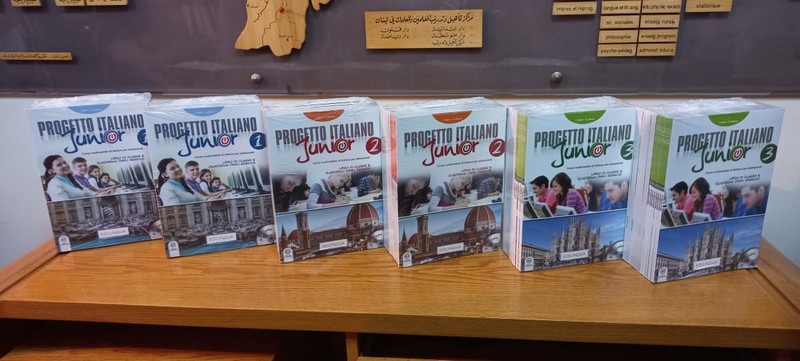 Delivery of books for the learning of Italian language to the CRDP