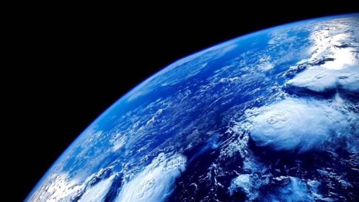 Scientists discover distant mirror image of the Earth and the sun