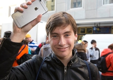 Newly bought iPhone 6 dropped on live TV