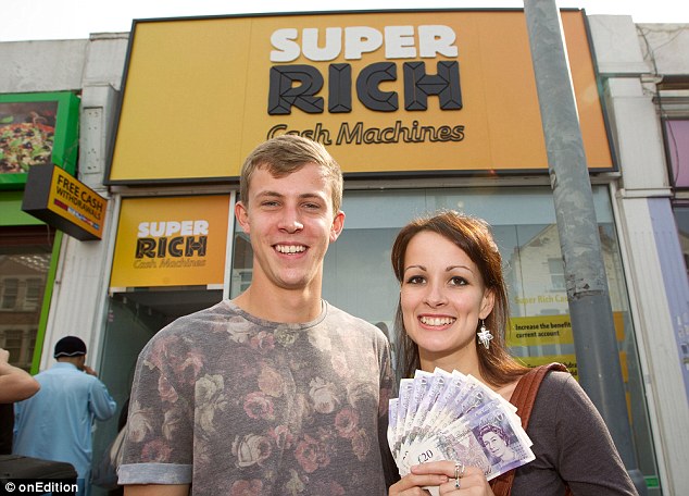 Cash Machine Gives Out Free Money In London 