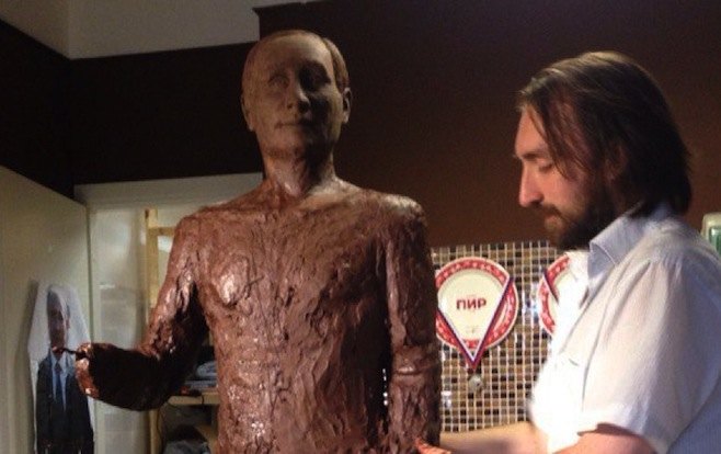 Russian Confectioners Want to Break Record With full size Chocolate Putin Statue