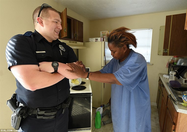 Cop Who Caught Starving Mother Stealing Eggs Gives Her Two Truckloads Of Food To Feed Her Family