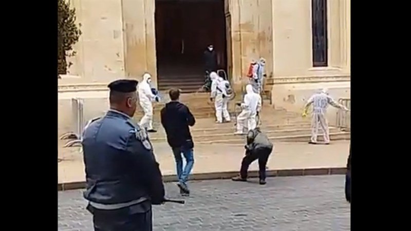 In Video : Disinfecting the Lebanese Parliament