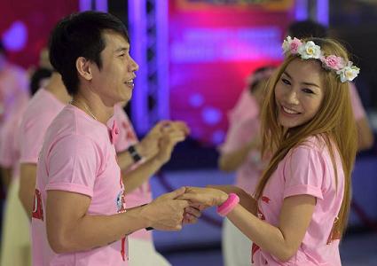 Nine couples set marathon dance record of 35 hours