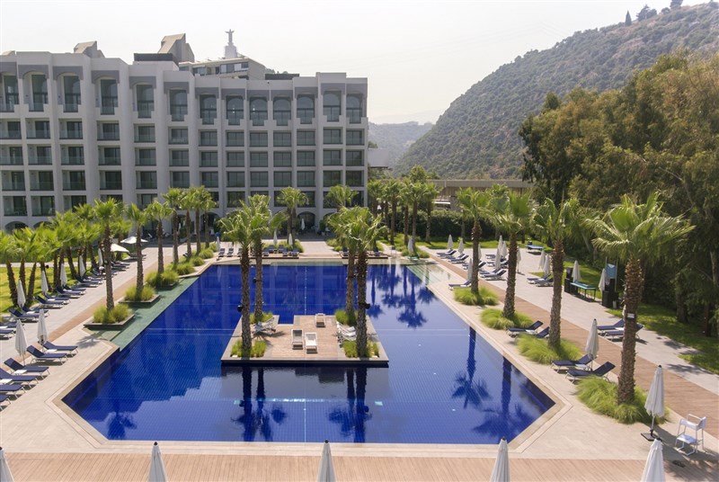 DUBAI BASED BEACH CLUB OPENS IN LEBANON FREE YOUR MIND AT AZURE BEACH RESORT