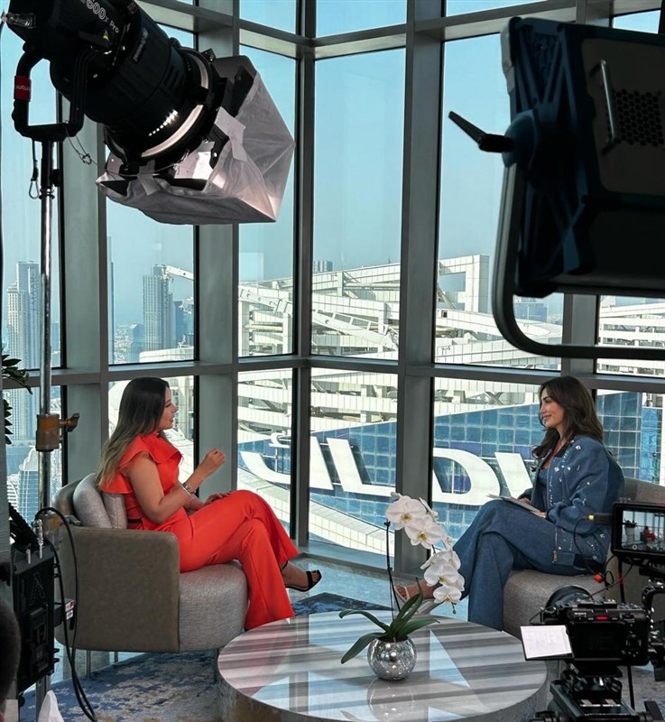 The Heya Show unveils the success story of Minister Raya Al-Hassan in an exceptional episode.