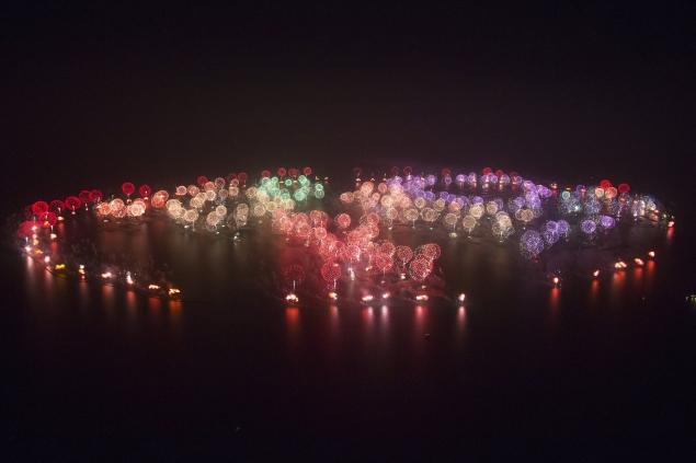 Dubai New Years Eve fireworks display breaks world record