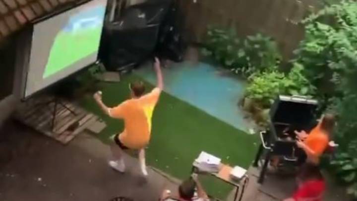 In Video: Fans Troll Neighbours Who Are Watching Match 30 Seconds Behind Their Stream