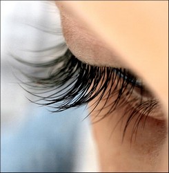 WHAT IS THE BEST NON-PRESCRIPTION EYELASH ENHANCER