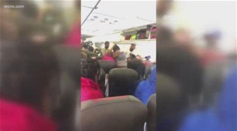 In video : Violent quarrel on a plane because of the face mask