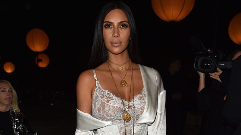 Kim Kardashian tied up at gunpoint in Paris