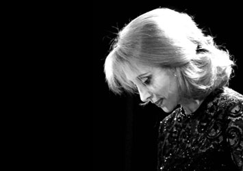 Fans praise Fayrouz on her Birthday