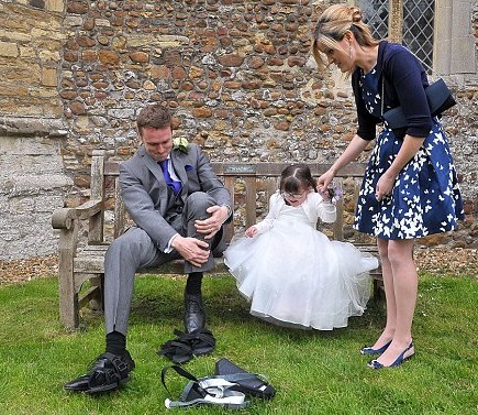 Flower girl takes her first steps thanks to dad