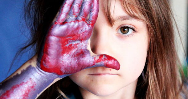 7 Year Old Art Prodigy Creates Stunning High End Paintings