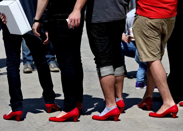 Lebanese men walking in heels in Dbaye highway