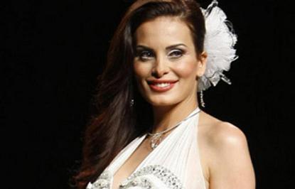 دومينيك حوراني مذيعة لأول مرة