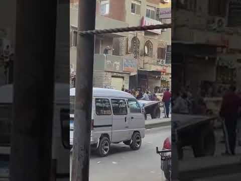 In Video: An Egyptian throws money at passers by from the balcony