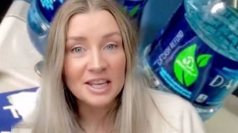 In Video: Flight Attendant Reveals What You Should Never Drink On A Plane