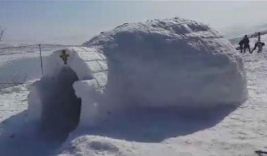 First Igloo Built in Saghbine 