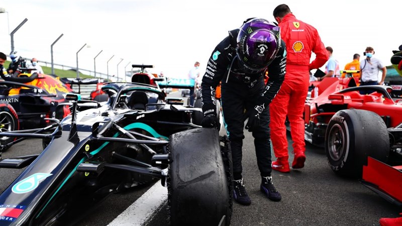 Hamilton limps to seventh British Grand Prix victory after late tyre drama