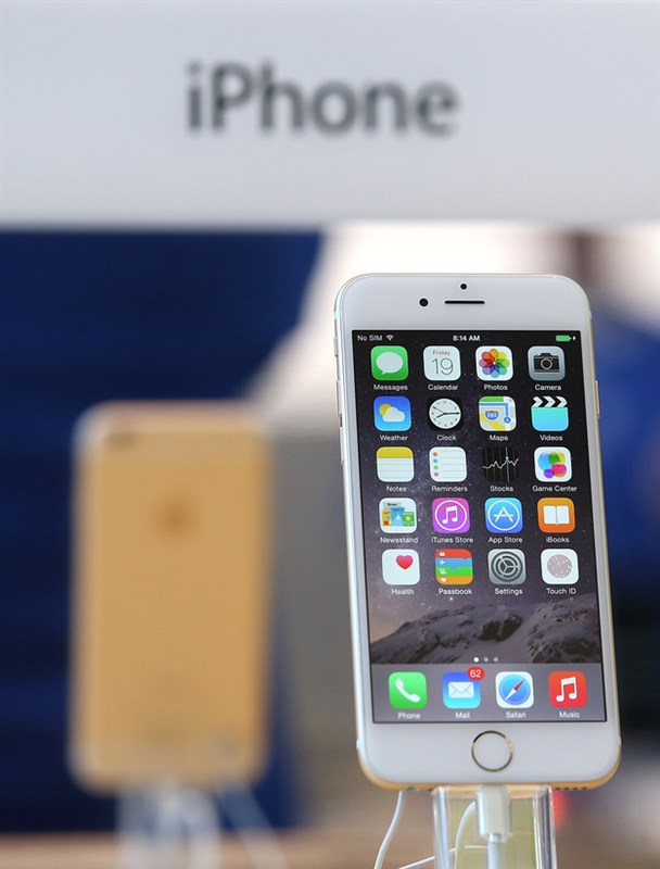 The iPhone 6 Is Ripping Out Chunks Of People s Hair