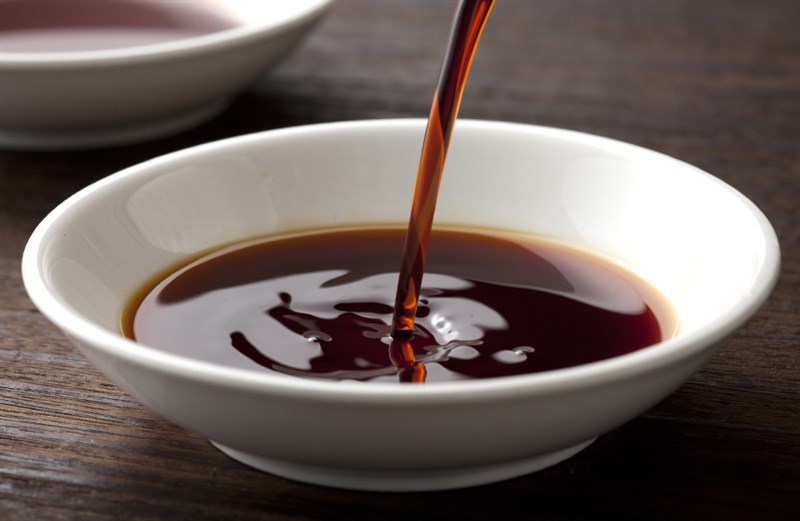 With the steps: this is how you make Soy Sauce at home