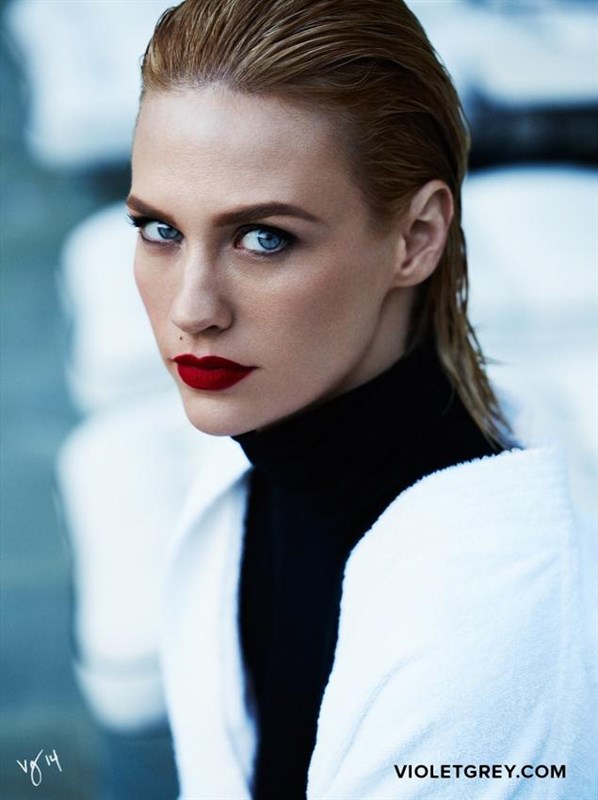 January Jones poses nude in bathtub, confesses she would sleep with Rihanna