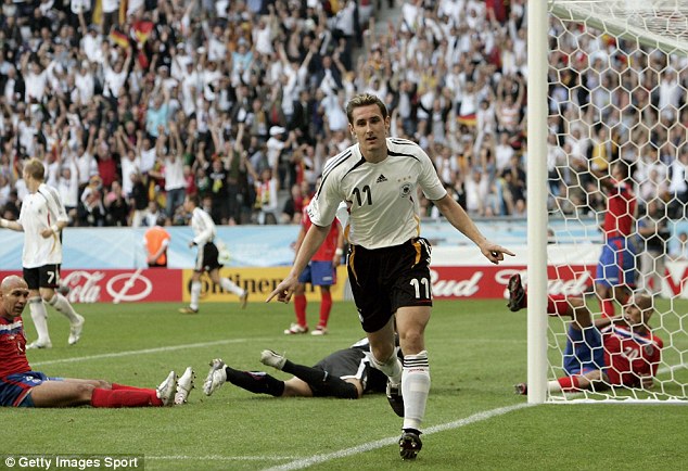 Miroslav Klose breaks Ronaldos record to become the top scorer in World Cup history  