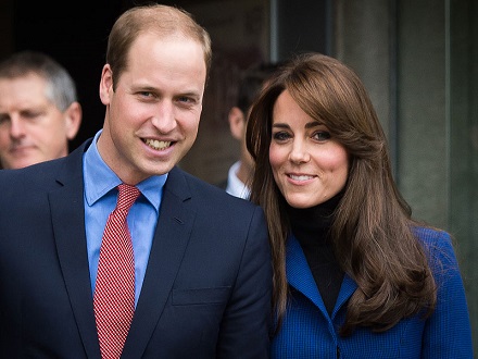  Man sets himself on fire outside London palace of Prince William