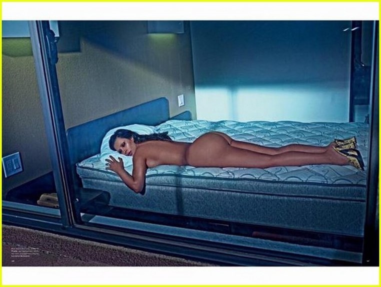 Kim Kardashian Poses Totally Naked For Love Mag